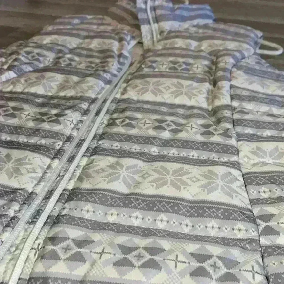 💜 Large Gray & White/Beige Winter/Fall Vest - Picture 2 of 3